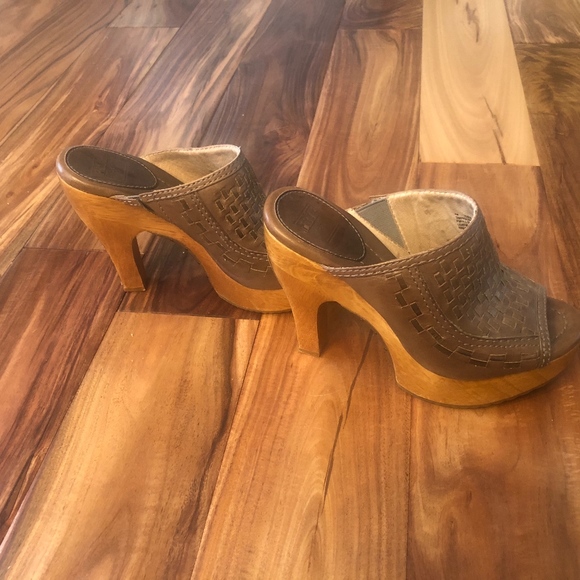 Frye Shoes - Frye Tamara Woven Slide - Grey size 7